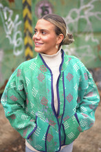 Načíst obrázek do prohlížeče Galerie, Bunda Kantha Short
