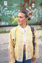 Lade das Bild in den Galerie-Viewer, Kurze Kantha-Jacke
