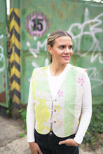 Lade das Bild in den Galerie-Viewer, Kantha Bae Weste
