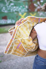 Lade das Bild in den Galerie-Viewer, Kurze Kantha-Jacke
