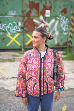 Lade das Bild in den Galerie-Viewer, Kurze Kantha-Jacke
