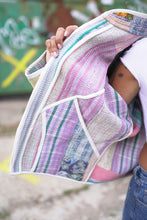 Lade das Bild in den Galerie-Viewer, Kurze Kantha-Jacke
