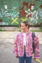 Lade das Bild in den Galerie-Viewer, Kurze Kantha-Jacke
