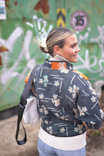 Lade das Bild in den Galerie-Viewer, Kurze Kantha-Jacke
