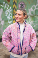 Lade das Bild in den Galerie-Viewer, Kurze Kantha-Jacke
