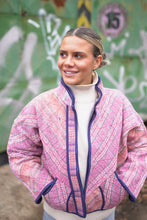 Lade das Bild in den Galerie-Viewer, Kurze Kantha-Jacke

