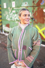 Lade das Bild in den Galerie-Viewer, Kurze Kantha-Jacke
