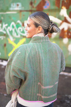Lade das Bild in den Galerie-Viewer, Kurze Kantha-Jacke
