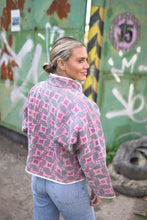Lade das Bild in den Galerie-Viewer, Kurze Kantha-Jacke
