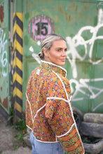 Lade das Bild in den Galerie-Viewer, Kurze Kantha-Jacke
