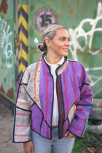 Lade das Bild in den Galerie-Viewer, Kurze Kantha-Jacke
