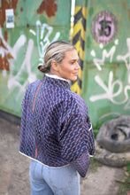 Lade das Bild in den Galerie-Viewer, Kurze Kantha-Jacke
