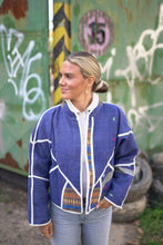 Lade das Bild in den Galerie-Viewer, Kurze Kantha-Jacke
