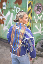 Lade das Bild in den Galerie-Viewer, Kurze Kantha-Jacke
