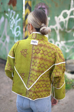 Lade das Bild in den Galerie-Viewer, Kurze Kantha-Jacke
