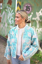 Lade das Bild in den Galerie-Viewer, Kurze Kantha-Jacke
