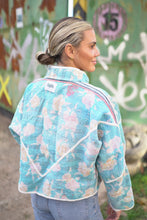 Lade das Bild in den Galerie-Viewer, Kurze Kantha-Jacke
