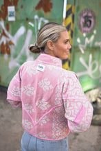 Lade das Bild in den Galerie-Viewer, Kurze Kantha-Jacke
