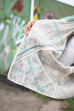 Lade das Bild in den Galerie-Viewer, Kurze Kantha-Jacke
