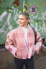Lade das Bild in den Galerie-Viewer, Kurze Kantha-Jacke
