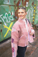 Lade das Bild in den Galerie-Viewer, Kurze Kantha-Jacke
