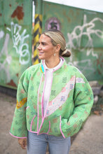 Lade das Bild in den Galerie-Viewer, Kurze Kantha-Jacke
