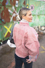 Lade das Bild in den Galerie-Viewer, Kurze Kantha-Jacke
