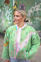 Lade das Bild in den Galerie-Viewer, Kurze Kantha-Jacke
