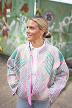 Lade das Bild in den Galerie-Viewer, Kurze Kantha-Jacke
