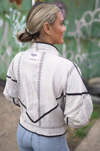 Lade das Bild in den Galerie-Viewer, Kurze Kantha-Jacke
