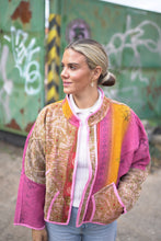 Lade das Bild in den Galerie-Viewer, Kurze Kantha-Jacke
