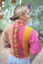 Lade das Bild in den Galerie-Viewer, Kurze Kantha-Jacke
