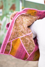 Lade das Bild in den Galerie-Viewer, Kurze Kantha-Jacke
