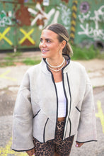 Načíst obrázek do prohlížeče Galerie, Bunda Kantha Short
