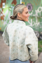 Lade das Bild in den Galerie-Viewer, Kurze Kantha-Jacke
