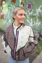 Lade das Bild in den Galerie-Viewer, Kurze Kantha-Jacke
