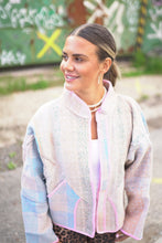 Lade das Bild in den Galerie-Viewer, Kurze Kantha-Jacke
