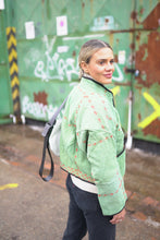 Lade das Bild in den Galerie-Viewer, Kurze Kantha-Jacke
