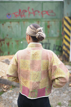 Lade das Bild in den Galerie-Viewer, Kurze Kantha-Jacke
