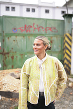 Lade das Bild in den Galerie-Viewer, Kurze Kantha-Jacke
